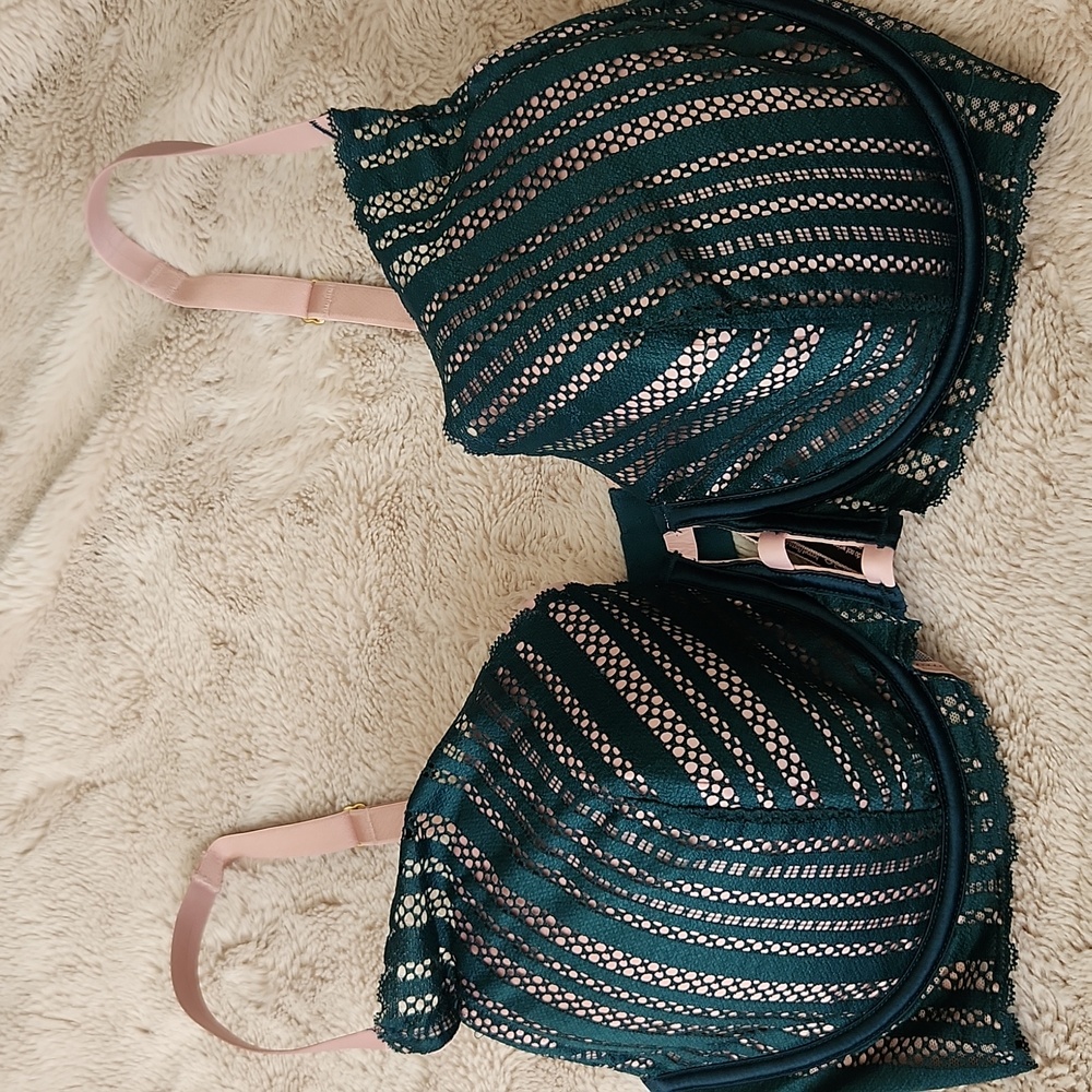 Victoria's Secret Lined Plunge Bra